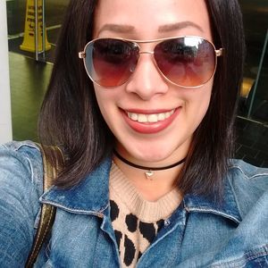 Meet your Posher, Aja